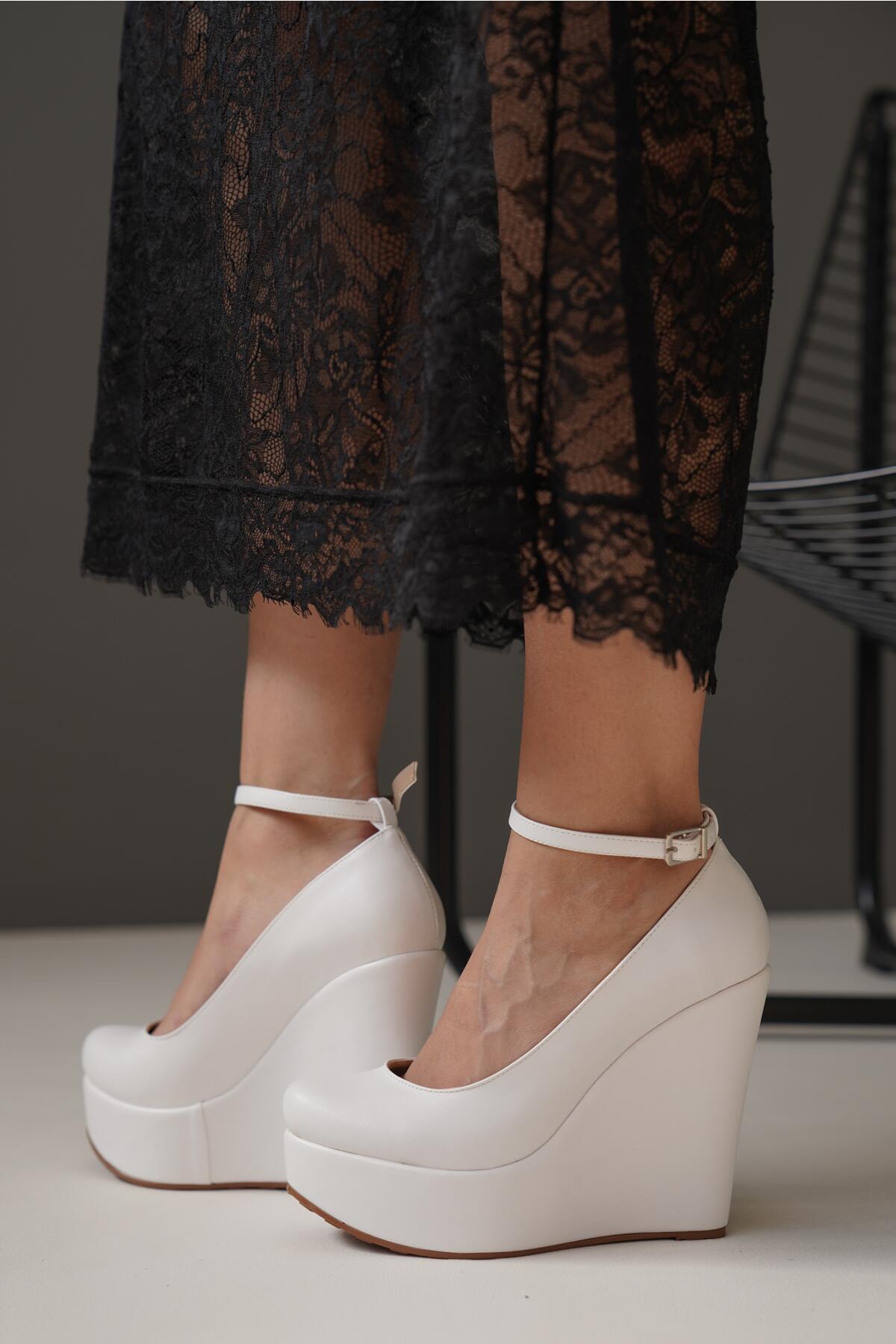 

Women s Fashion Style Special Design Wedge Heel Closed Shoes 35