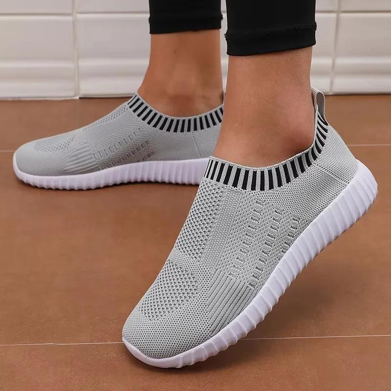 Women's Slip on Shoes Simple Mesh Design Comfortable Breathable Non Slip Shoes Outdoor Lawn Walking Leisure Vulcanized Shoes