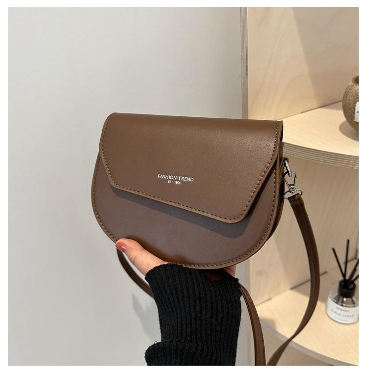 Stylish Minimalist Pu Crossbody Bag For Women In Trendy Saddle Design Ideal For Casual Commuting