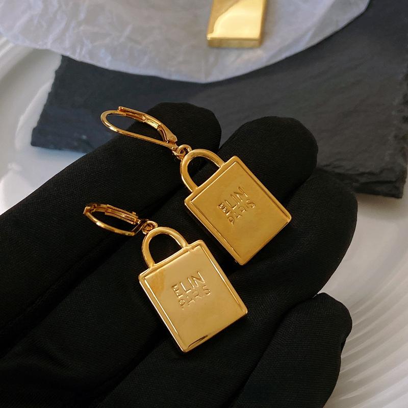 Women s Light Luxury Metal Square Plate Earrings  Clavicle Chain Necklace - Elegant  Fashionable Design