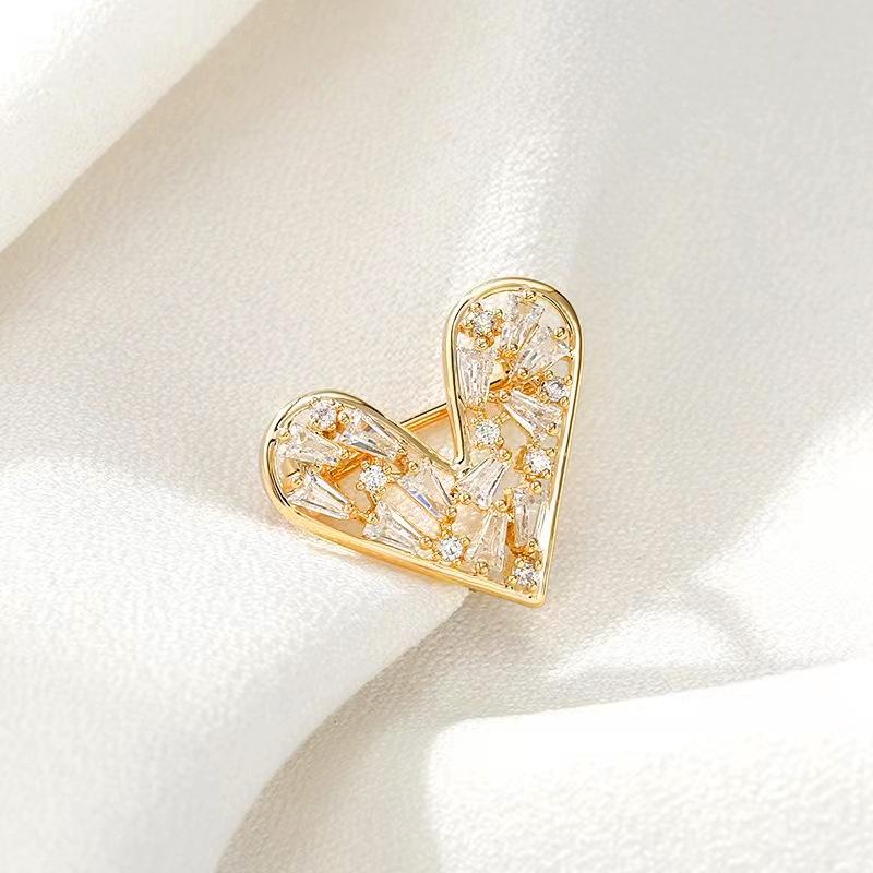 Love Anti-Light Buckle Small Brooch Collar Pin Pin Versatile Mini Corsage Women'S Cardigan Buckle Pin
