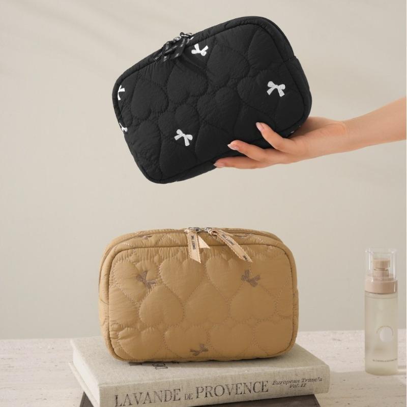 Soft Puffy Heart Quilted Cosmetic Bag Large Capacity Durable Zipper For Daily Travel Skincare Makeup Storage