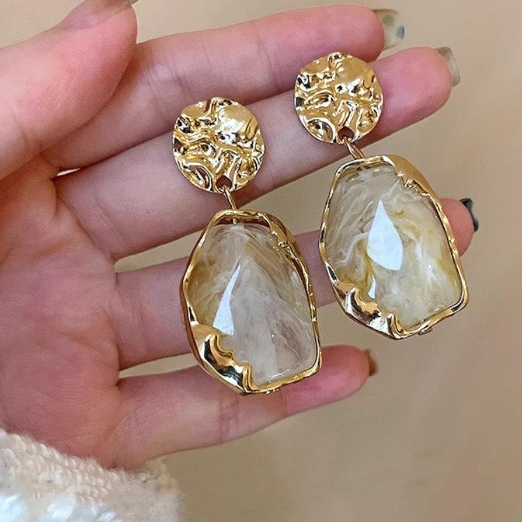 Fashionable Women's Versatile Earrings With A High-end Temperament Hoop