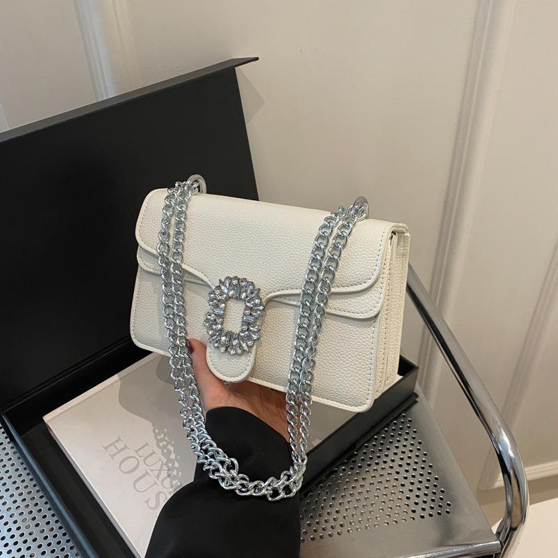 Modern Crossbody Chic Bag In Classic Colors Featuring Elegant Chain Strap And Soft Texture