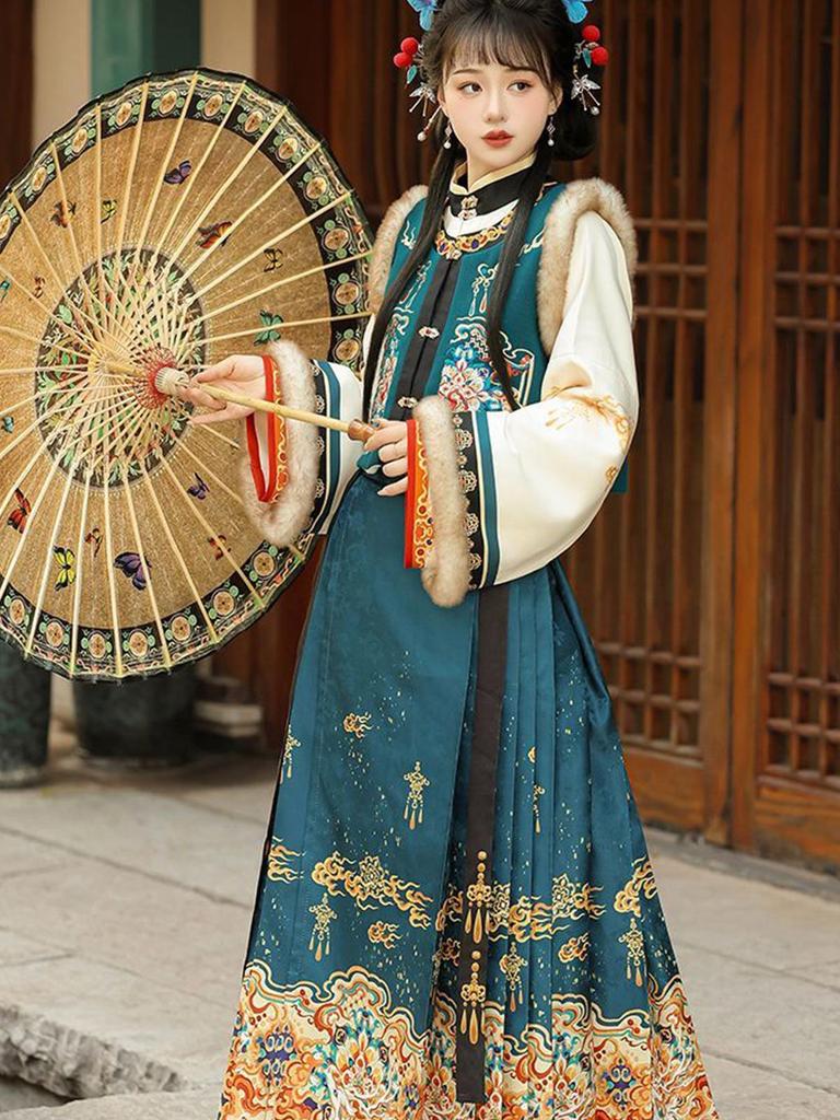 Ming Dynasty-Inspired Hanfu Women's Embroidered Bijiya Stand Collar Mamian Skirt with Velvet - Autumn/Winter Set
