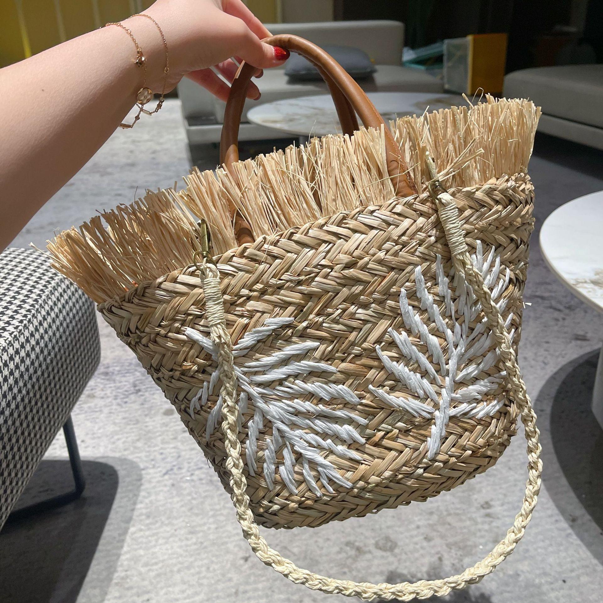 

Очень большая пляжная сумка из плетеной травы, вышитая белыми листьями, с пушистой кисточкой Lafite, портативная, на одно плечо, для женщины High-quality zipper and shoulder straps