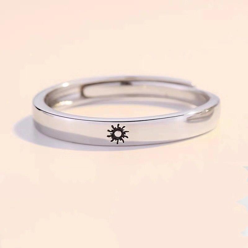 Pár prstenů Slunce, Měsíc a Hvězda s otevřeným kroužkem