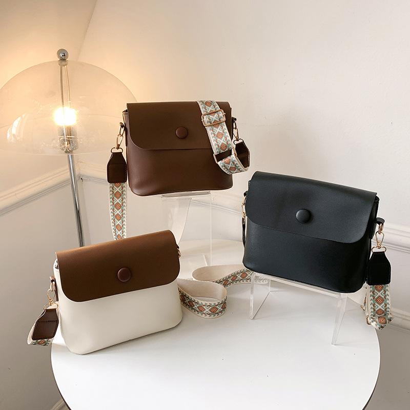 Tide and large-capacity personalized color matching women's bag 2025 new autumn and winter fashionable and simple wide shoulder strap single shoulder