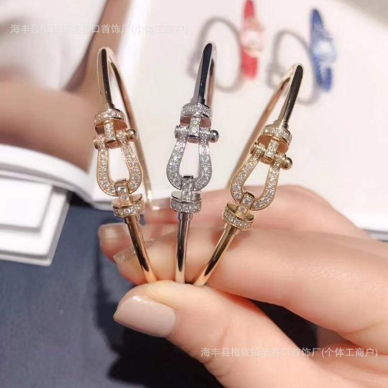 High-quality Horseshoe Buckle 8-character Smooth Half-diamond Full Diamond Bracelet for Couple Size, Diamond-encrusted Bracelet for Women