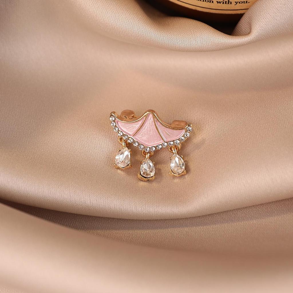 Ruyi Pipa Brooch: Elegant Classic Pearl Pin for Women’s Cheongsam