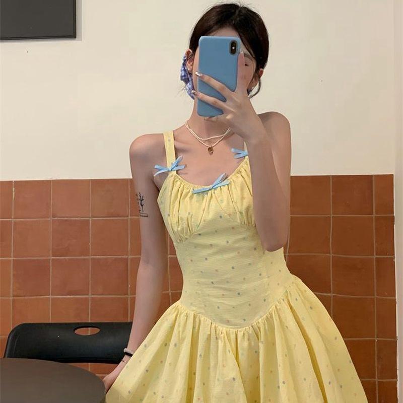 Dopamine Wears a Yellow Polka Dot Suspender Dress for Women's Summer First Love Pure Princess Dress Fluffy Bud Short Dress