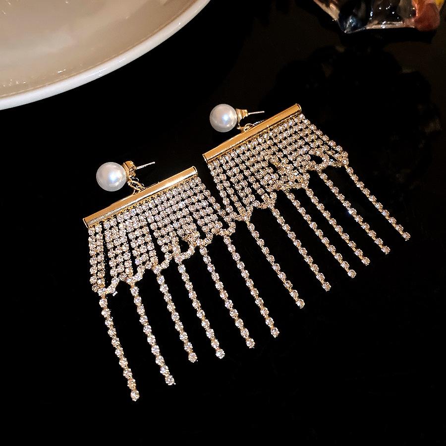 

Silver needle with diamonds round pearl fringed earrings light luxury high-end stud earrings retro personality exquisite fashion earrings women
