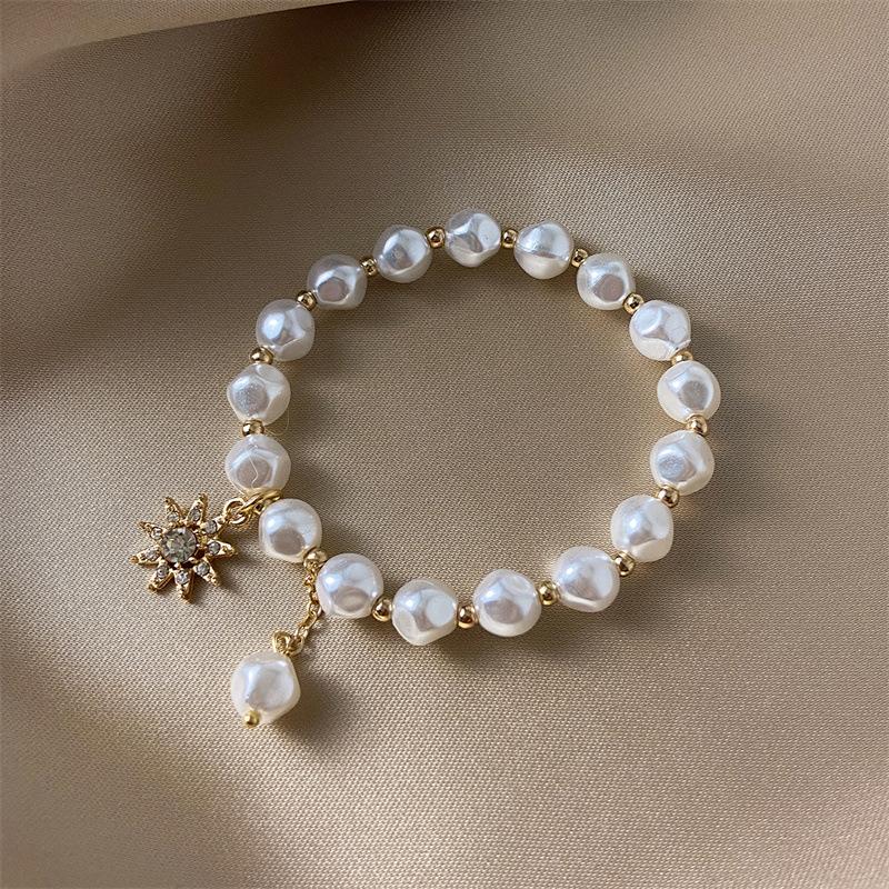 Classic Fashion Butterfly Pearl Pendant Bracelet For Women Exquisite Lucky Cuff Bracelet Anniversary Gift Luxury Jewelry New