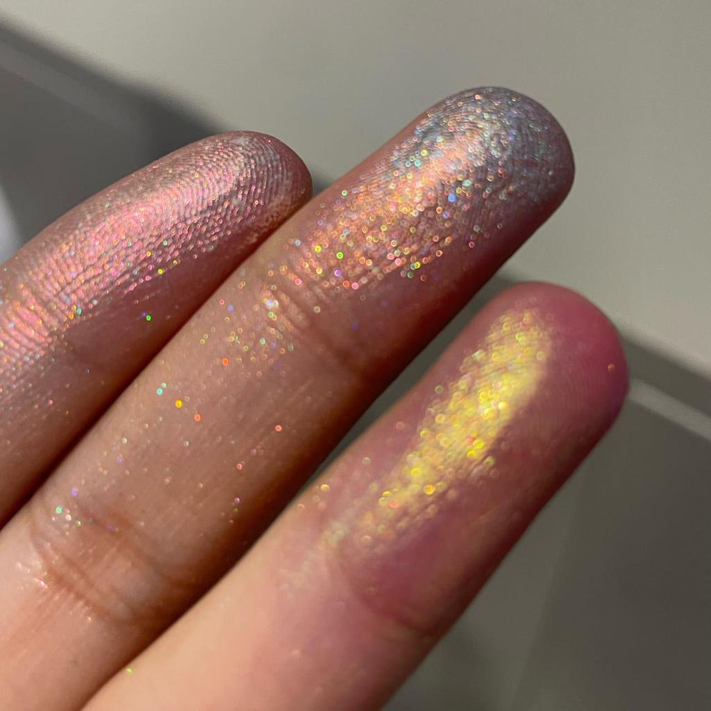 Flashy Silver Chameleon Highlighter: Icy Shimmer for Daily Brightening