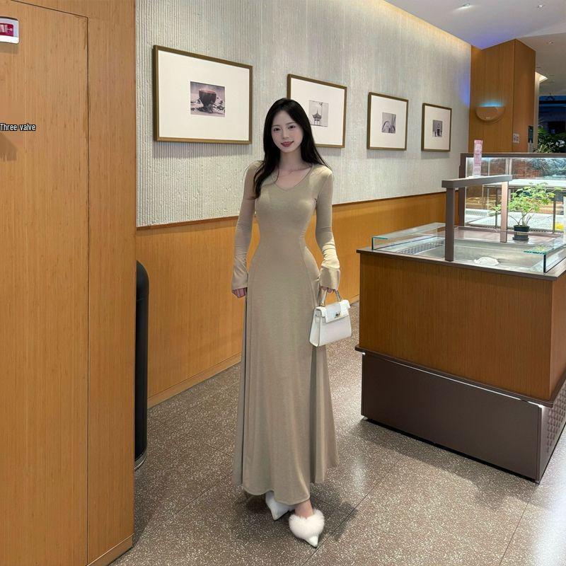 

Apricot V-Neck Hepburn Style Bell Sleeve Knit Dress - Autumn Winter Slim Long Skirt M [80-95 Jin] абрикосовий