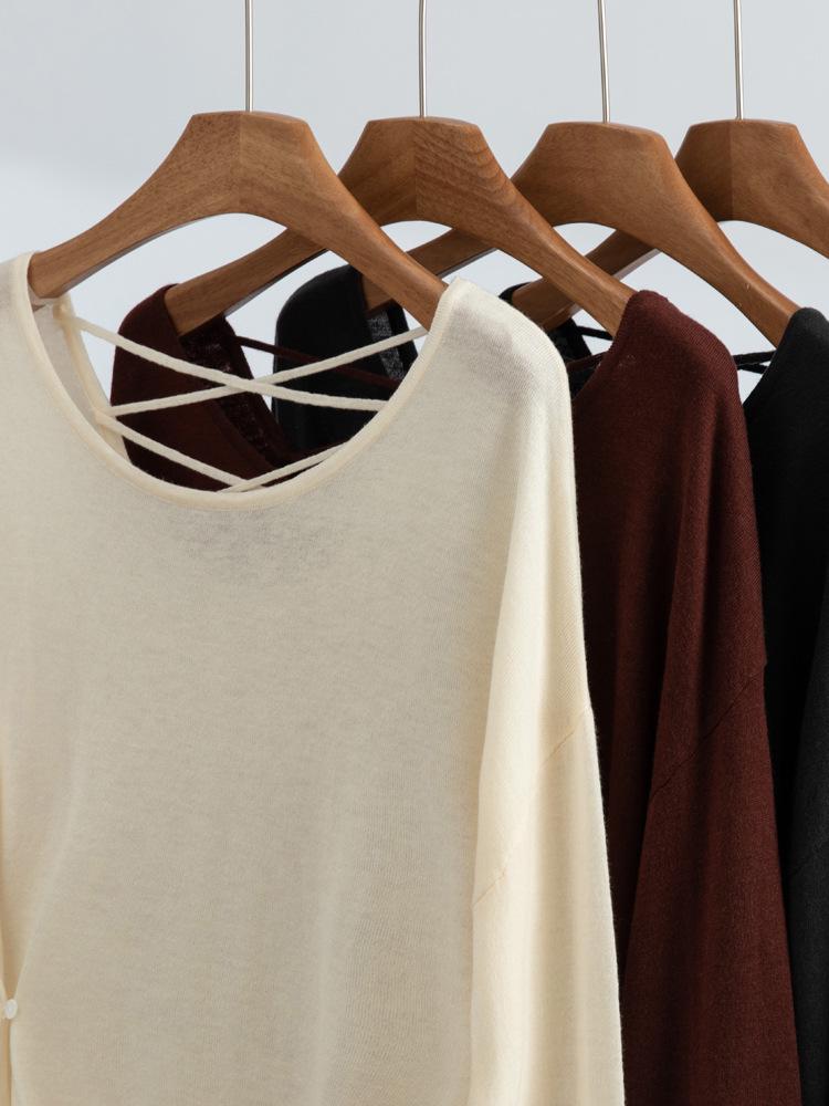 Women's Backless Knitted Pullover: Large, Round Neck, Long Sleeve, Oversized Wool Sweater