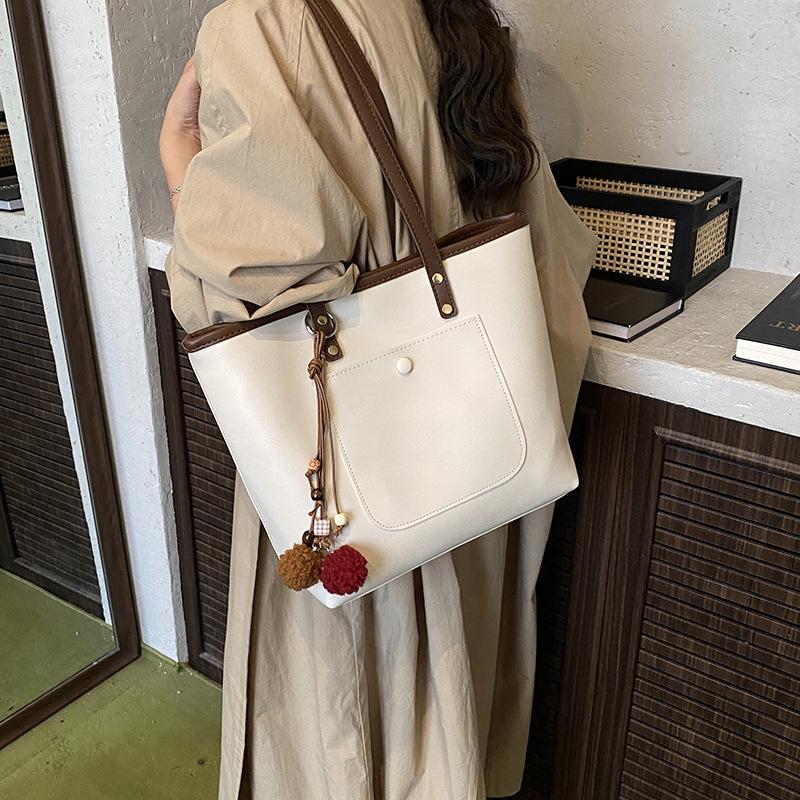 Large-capacity retro bag women's autumn and winter versatile 2025 new simple shoulder bag popular commuter tote bag this year