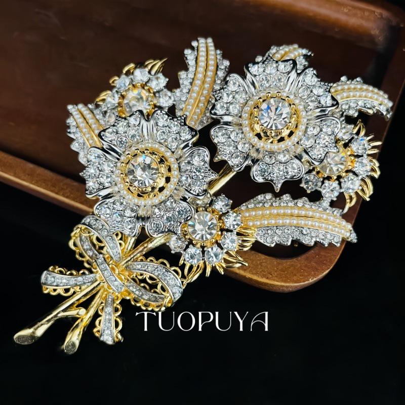Elegant Retro Vintage Sunflower Brooch