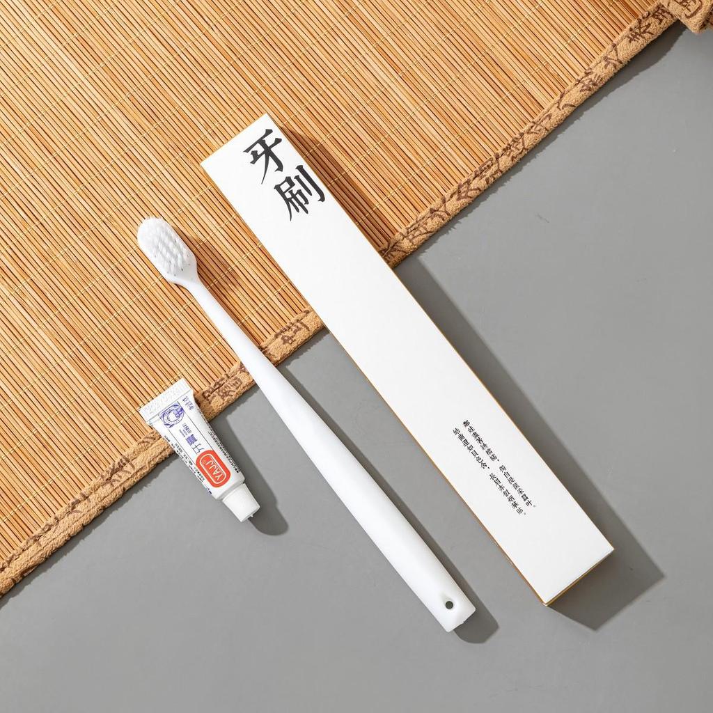 "Special Hotel Toiletries Set: Comb, Disposable Toothbrush with Toothpaste, Soft Bristles, Ideal for Homestays"