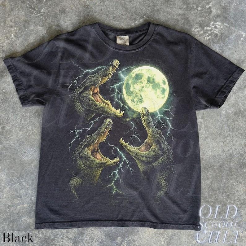 

Vintage Alligator Lightnings 90s Graphic TShirt Retro Gator Swamp Moon Shirt Unisex T-Shirt L