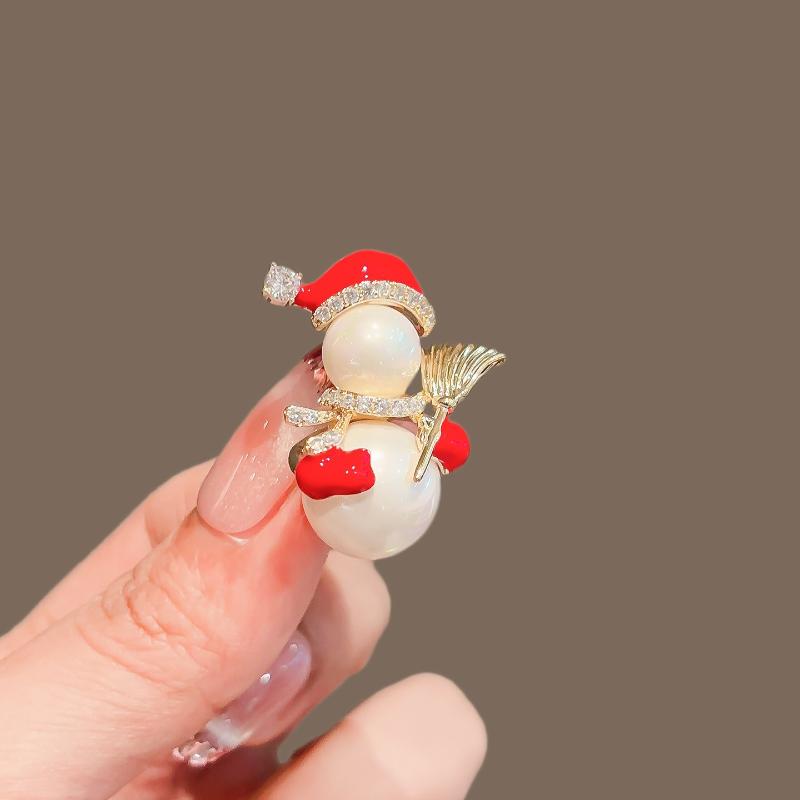 Sparkling Rhinestone Christmas Tree Brooch Faux Pearl Inlaid Fashion Holiday Pin for Scarf Bag Clothing Decor
