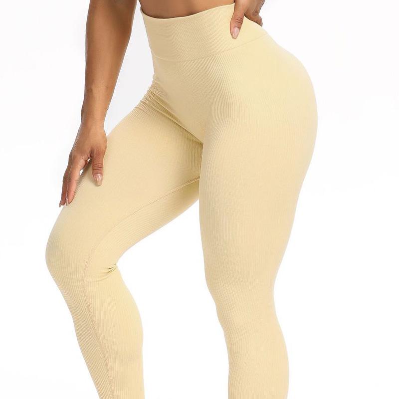 European & American Seamless Knitted Yoga Set: Peach Butt Sports Shorts & Short Sleeve Bra Vest for Summer Fitness