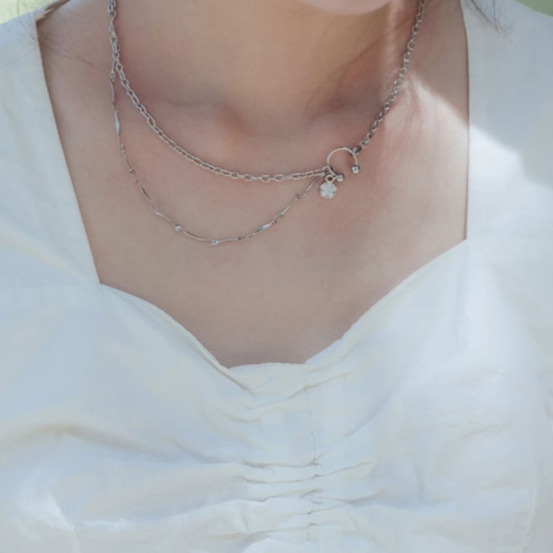 

HIGHSCHOOLDISCO Circle Piercing Flower Layered Necklace free