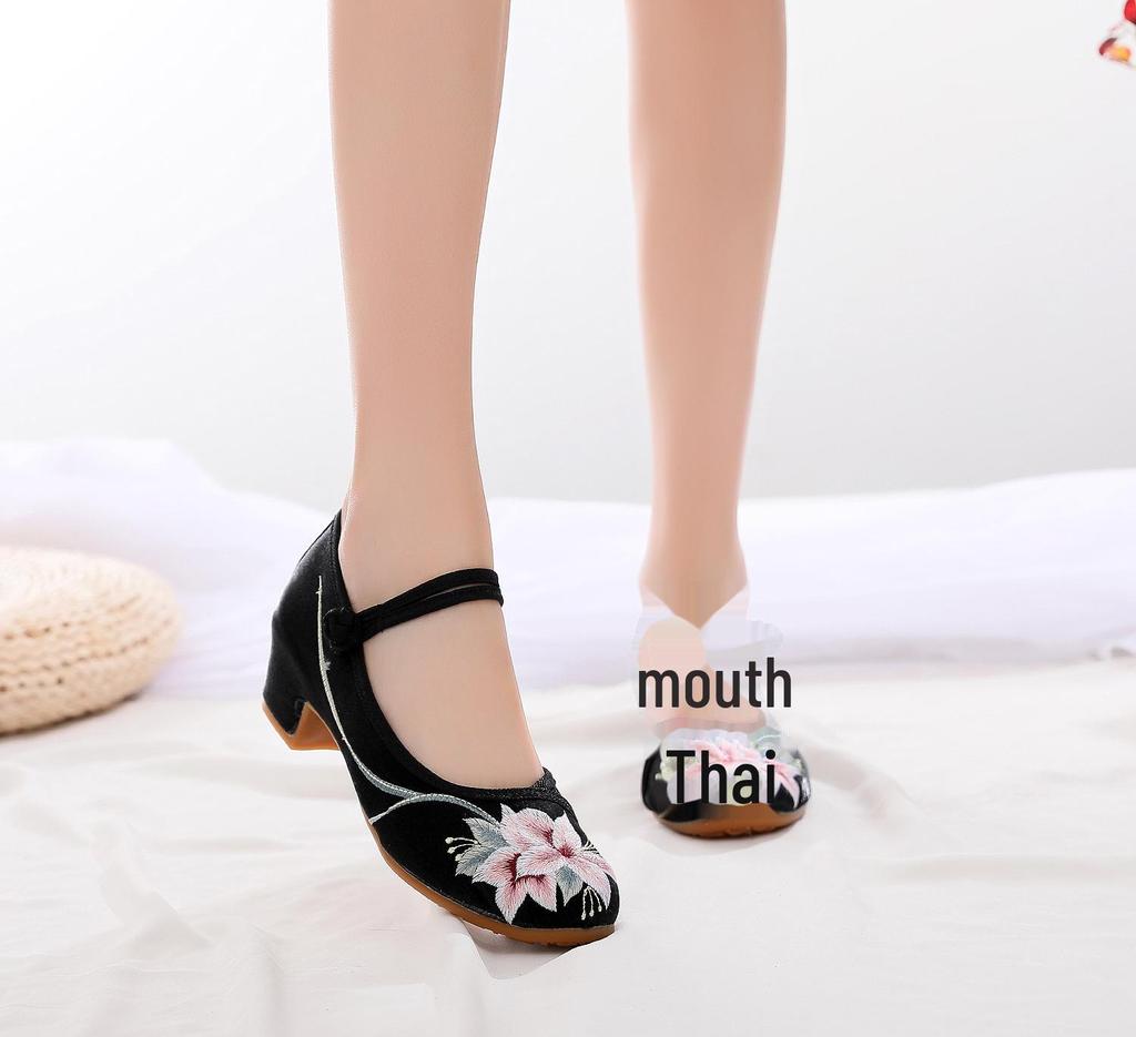 [Yiren] Eleganckie haftowane buty damskie w stylu chińskim do tańca