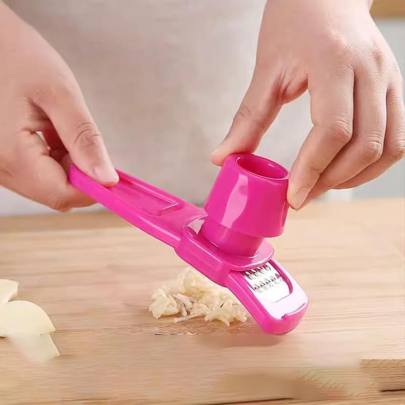 1ks balení Mini mlýnek na česnek Creative Lis na česnek Kuchyňská česneková kaše Ruční šťouchání česneku Zelené kuchyňské pomůcky