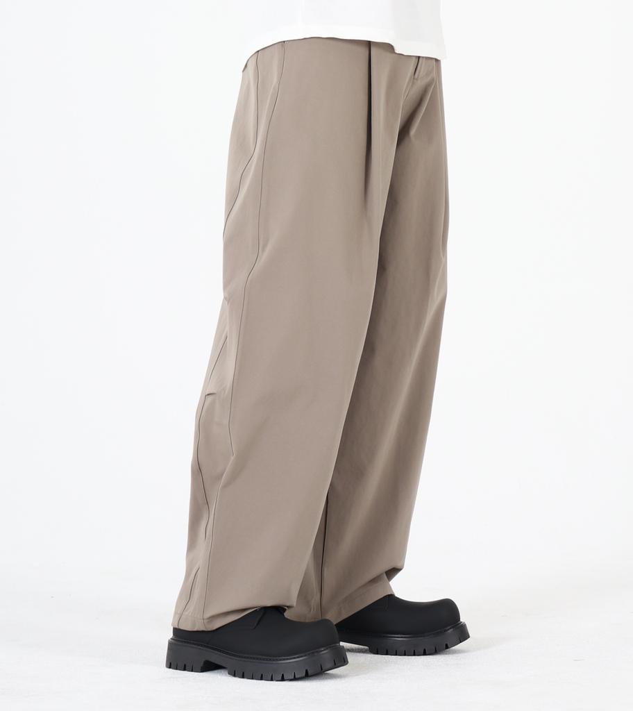 Beoteunseoul One-Pleat Wide Balloon Fit Cotton Pants (Khaki Beige)