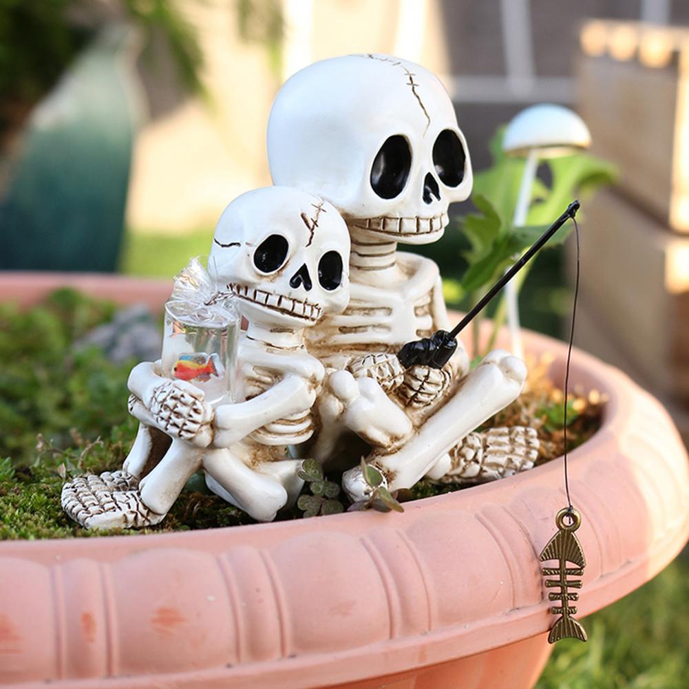 Weather-resistant Skeleton Figurine Hand-painted Resin Skeleton Ornament for Garden Pond Balcony Decor for Halloween