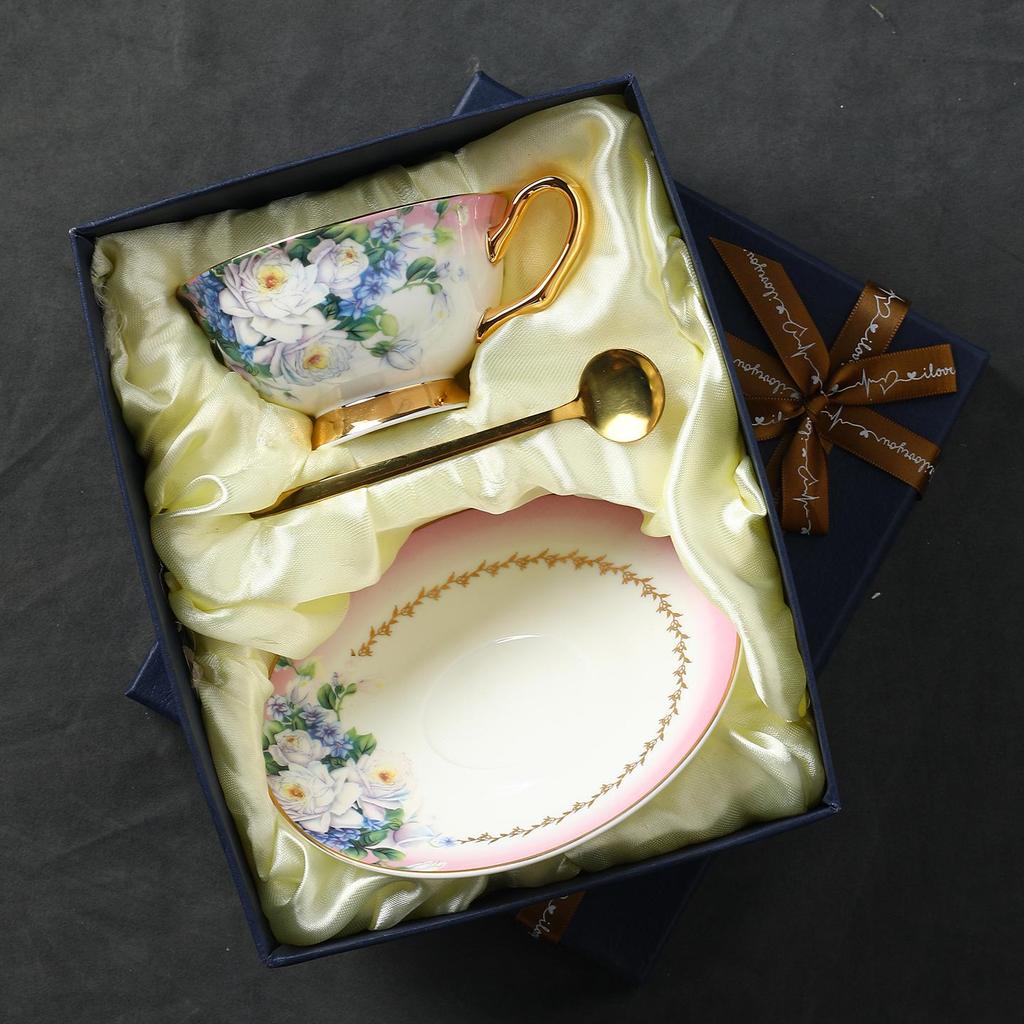 Elegante Set Regalo Tazze da Caffè e Sottotazze in Ceramica Stile Europeo