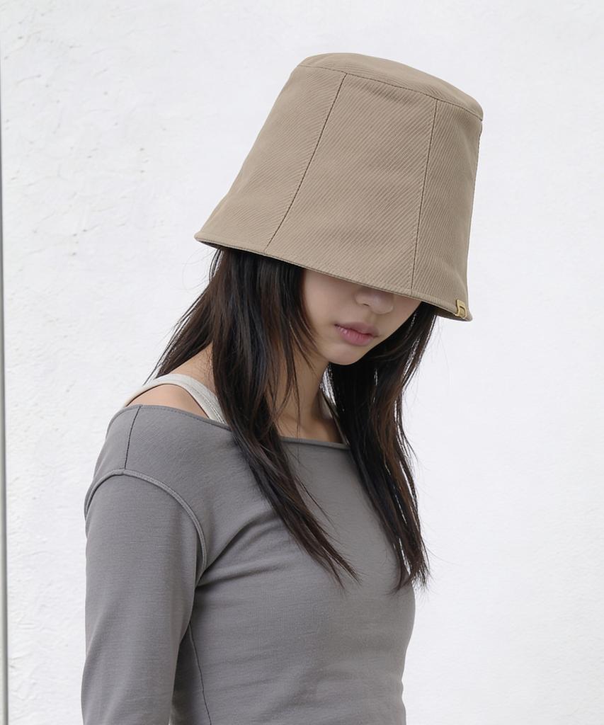 Eondeokeonteulolseutyudio Clip Label Cotton Twill Four Seasons Bucket Hat Stand Bucket / Bio H Twill / Desert