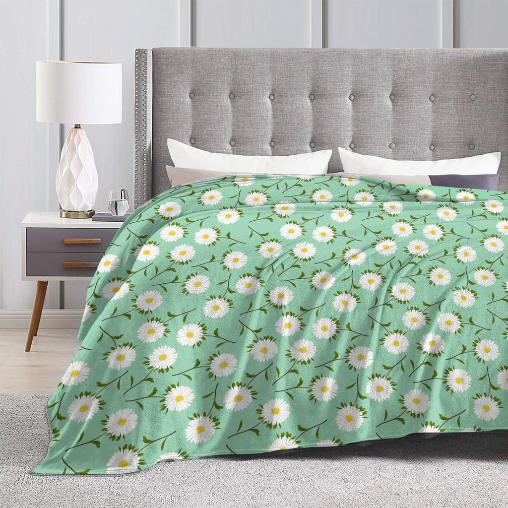 White Daisy on Green Background Blanket Spring  Super Soft Throw Blanket For Girls Sofa Home Flannel Bedspread Bed Cover