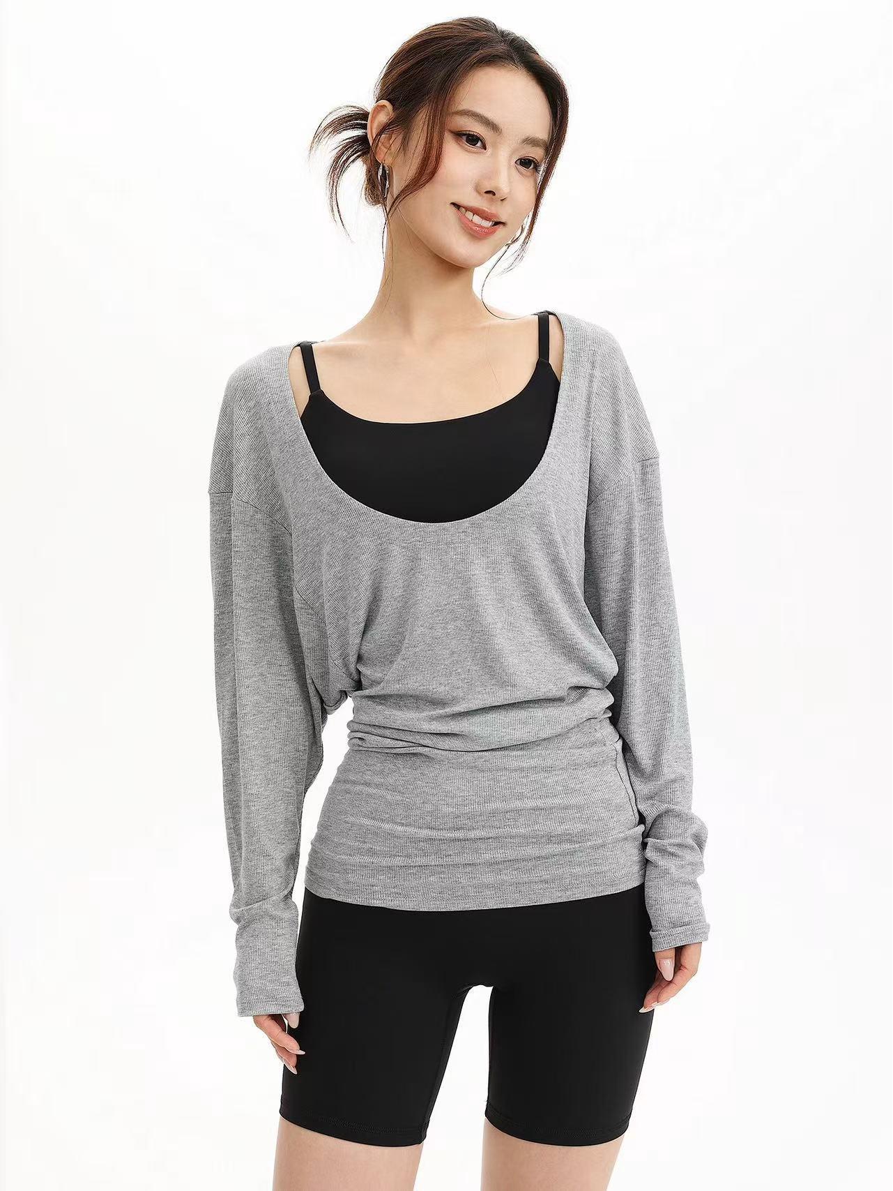 

Women s Slimming U-Neck Long-Sleeve Yoga Top Medium світло-сірий колір