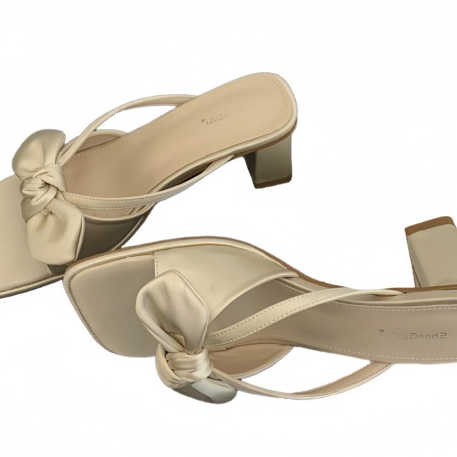 Beautiful French low-heeled cool slippers women's summer wear 2025 new models with skirts fairy wind gentle thick-heeled sandals