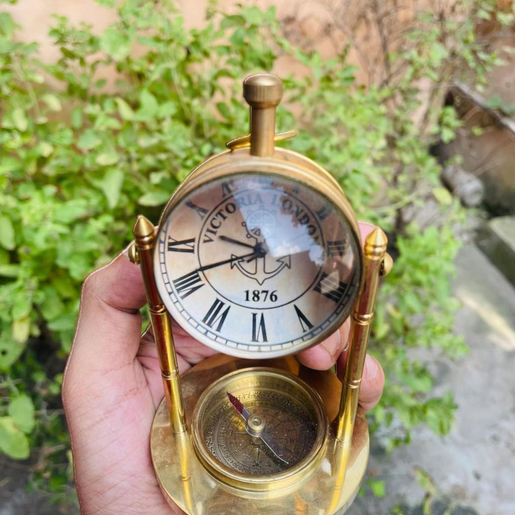 Maritim Skrivbordsklocka med Kompass Mini Fickfinish: Tid och Riktning i Ett.