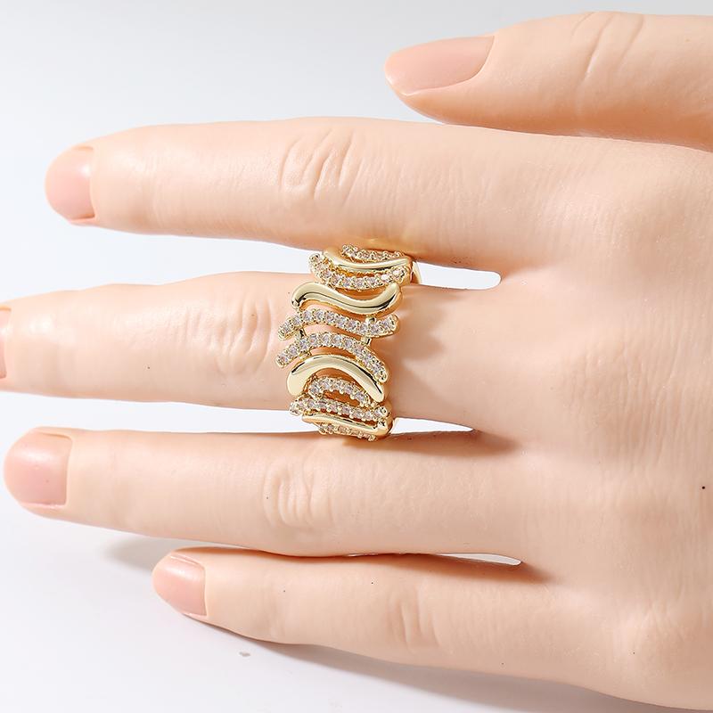Luxury Twist Wavy Ring Gold Color Cubic Zirconia Wide Band Ring Elegant Daily Wear Party Statement Jewelry for Women Accessories