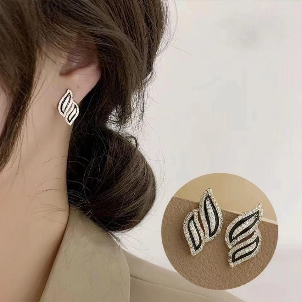 New Trendy Micro-diamond Leaf Earrings French Fashion Temperament Light Luxury Earrings Earrings Women