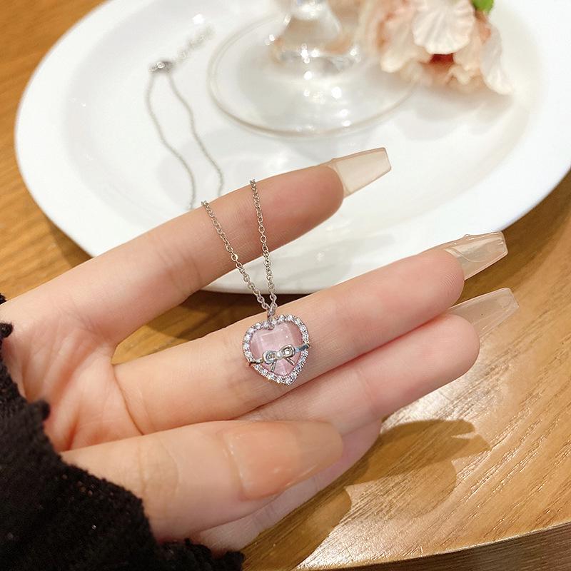 Hochwertige vielseitige koreanische Silber-Titan-Halskette mit Perlen-Schmetterlingsanhänger für Damen