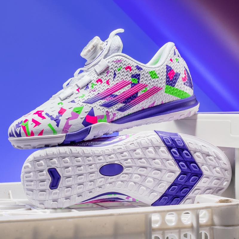 

Новые детские футбольные бутсы без шнурков с шипами для мальчиков, для учеников начальной и средней школы, тренировочная спортивная обувь, вращающаяся кнопка для фиксации стопы 30