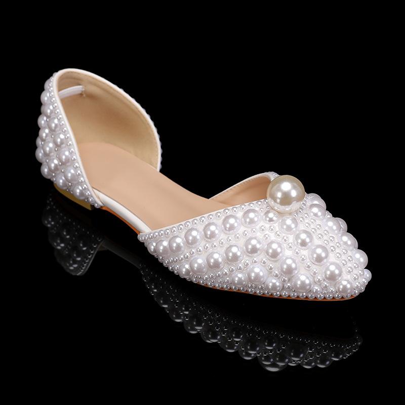 

2025 summer new temperament pointed pearl sweet wind root single shoes hollow flat sandals 33 білий