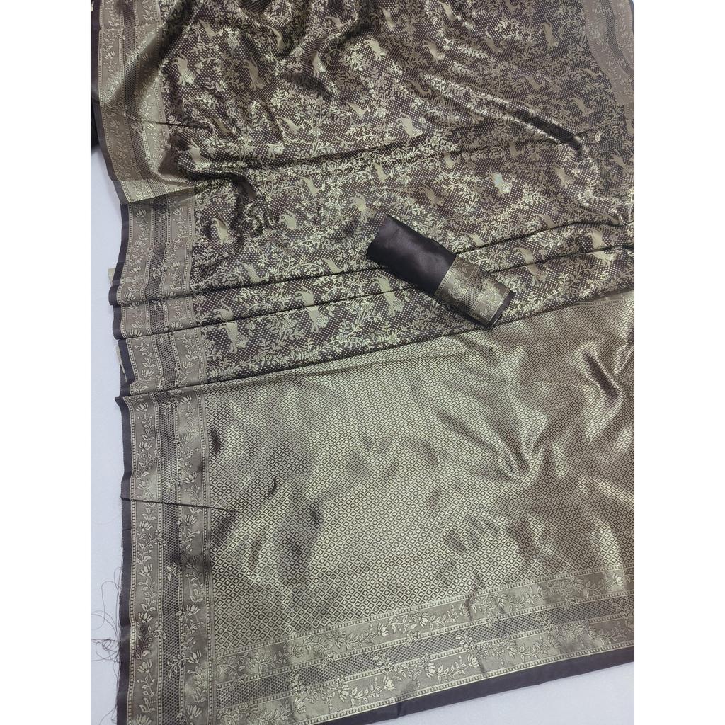 Kanchipattu Silk Saree Concept with All Over Exquisite Weaves In the Saree. Along with Contrast Weaving Border Design.