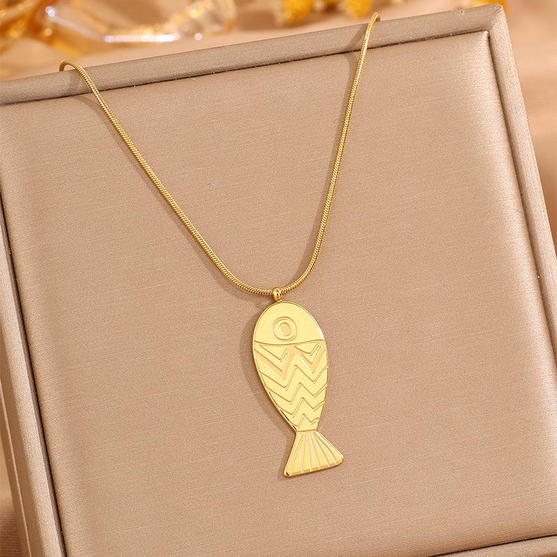 Exquisite Gold Little Fish Clavicle Chain: Non-fading Titanium Steel Necklace for Women