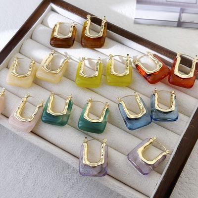 Orecchini Semplici Retrò a Forma di U in Resina Design Classico Stile Hong Kong con Chiusura a Clip per Donna PD2134