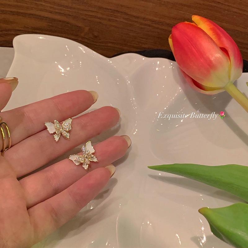 Orecchini di alta gamma per donna, Raffinati orecchini a lobo, Fiori di strass, Farfalle, Di piccole dimensioni, Versatili e adatti a tutte le occasioni.