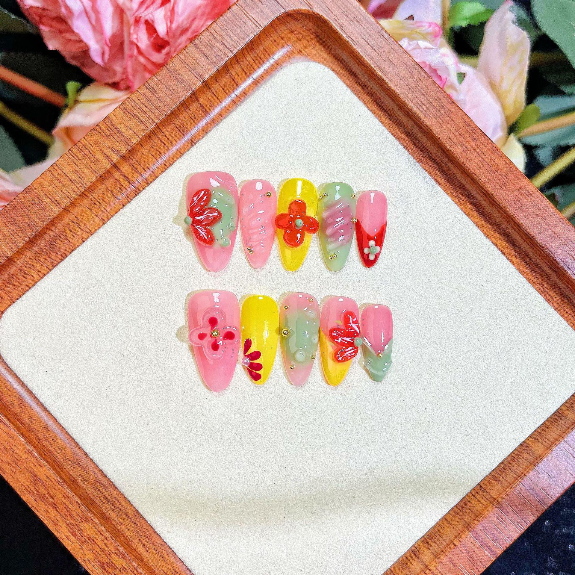 

Носимые ногти ручной работы с 3D-резьбой: Крутое и Шикарное Отбеливание для Острых Девушек Large