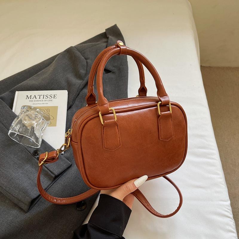 

Ретро сумка-мессенджер большой вместимости для поездок на работу, новая осенняя коллекция 2025, сумка-тоут Boston, корейская версия, сумка-мессенджер, женская сумка светло-коричневого