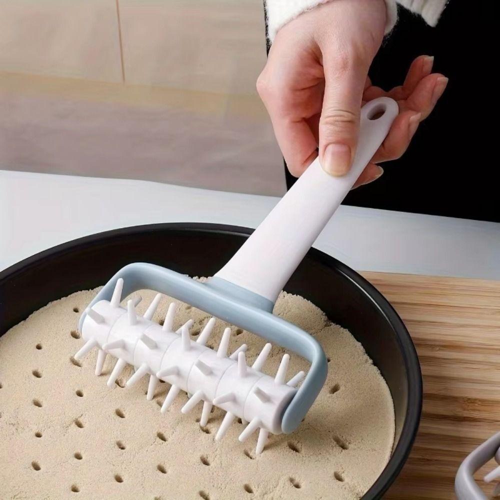 Creative Pizza Dough Docker Roller Plastic Roller Needle Pizza Puncher Embossing Design Easy Clean Pizza Docking Tool