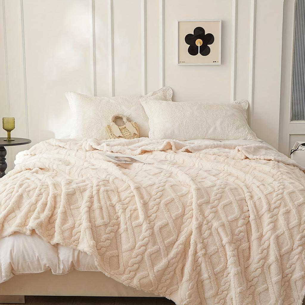 Modern Jacquard Geometric Pattern Blanket, All Seasons 100% Polyester Taffeta Fabric, Stain Resistant, Machine Washable, Multi-Purpose White Bedding